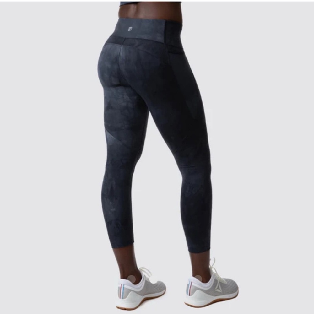 Born Primitive Eccentric Leggings (Size Small, Color Obsidian)